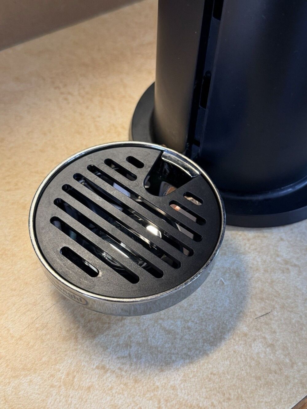 Nespresso Vertuo Next Deluxe Coffee & Espresso Machine Chrome ENV120C Works - Picture 6 of 8